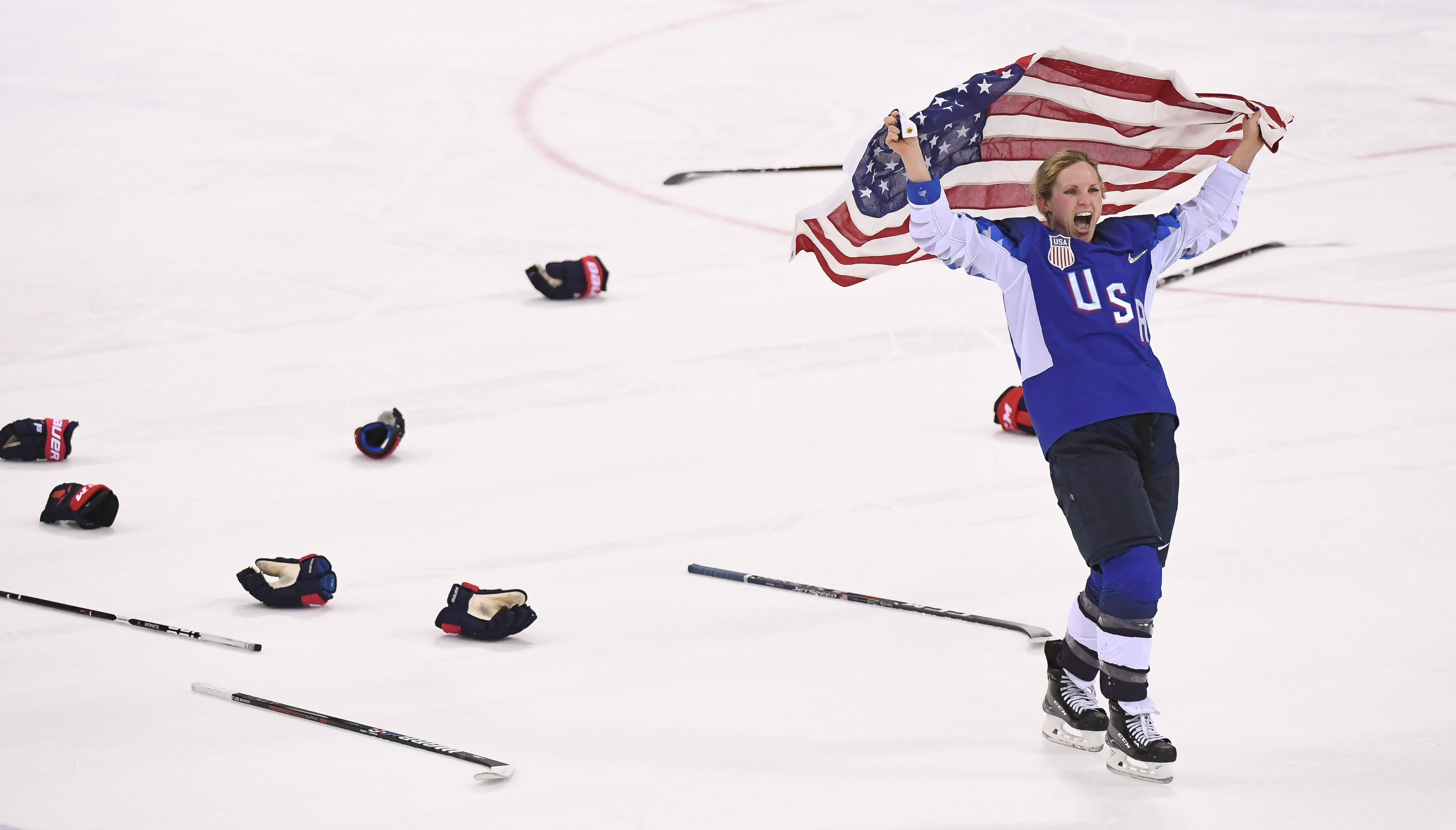 加拿大队点球制胜，演绎惊险战