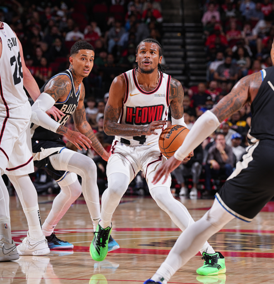 包含雄鹿队防守端再度崩溃，连续两轮惨败难堪的词条