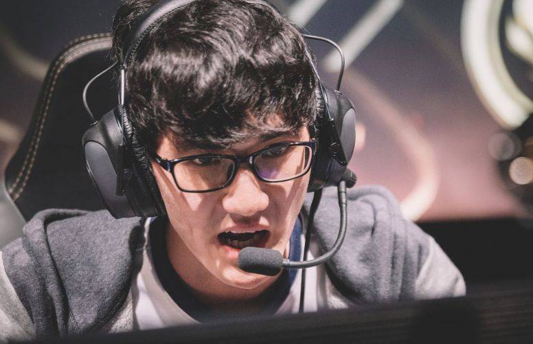 Karsa回归赛场，问鼎冠军首场状态亮眼，TES观众沸腾！